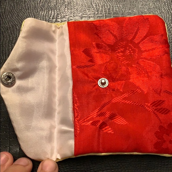 Vintage keepsake or jewelry pouch - Picture 3 of 11